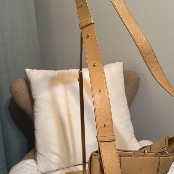 Bottega Veneta Cassette Crossbody with adjustable strap and dust bag - Picture 3 of 5
